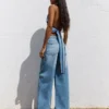 Jeans de cintura alta e perna Wide Leg com cintura cruzada – Calças