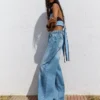 Jeans de cintura alta e perna Wide Leg com cintura cruzada – Calças