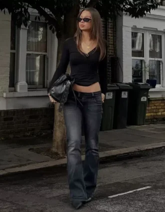 Jeans de cintura baixa com corte bootcut e abas