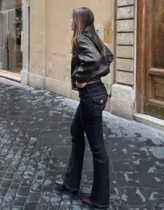 Jeans de cintura baixa com corte bootcut e abas