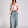 Jeans de cintura baixa e corte largo