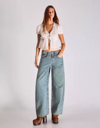 Jeans de cintura baixa e corte largo