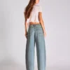 Jeans de cintura baixa e corte largo