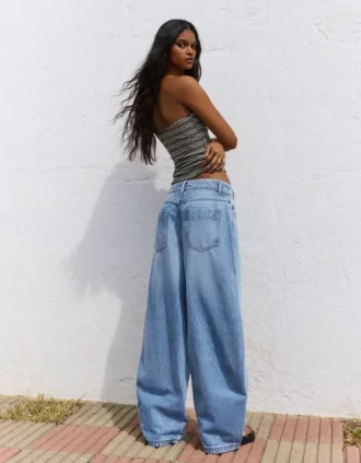 Jeans de cintura baixa e perna Wide Leg com botões à frente – Calças