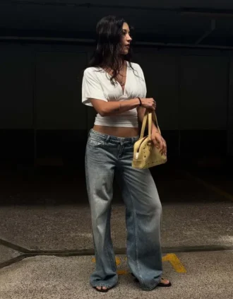 Jeans de corte largo e cintura baixa
