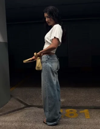 Jeans de corte largo e cintura baixa