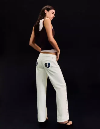 Jeans de ganga largos de cintura baixa com tachas – Calças