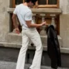Jeans justos com boca larga