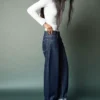 Jeans largos de cintura baixa com bainha enrolada – Calças