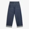 Jeans largos de cintura baixa com bainha enrolada – Calças
