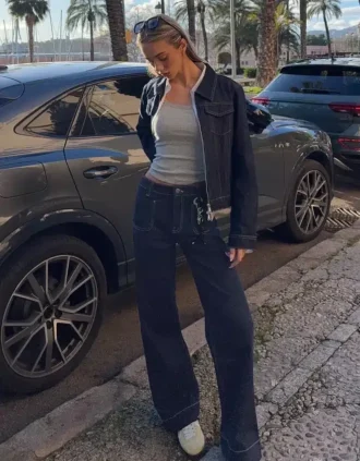 Jeans sem costuras, de cintura alta e perna Wide Leg, com bolsos – Calças – Mulher