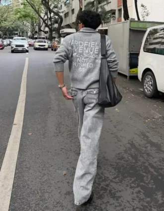 Jeans super largos com bordado