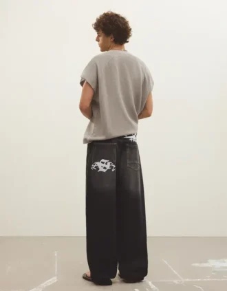 Jeans super largos com bordados