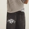 Jeans super largos com bordados