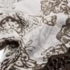 Lenço com franjas e padrão Paisley