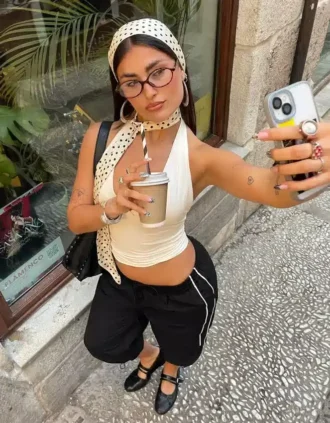 Lenço tipo gravata com bolinhas