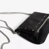 Mala com aba, fecho e tachas – Acessórios