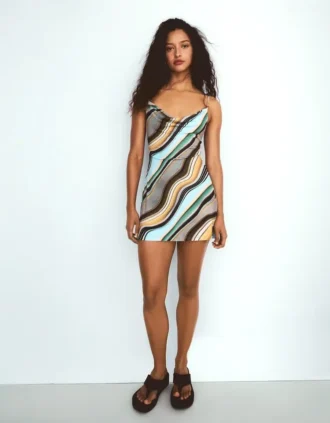 Mini-vestido com decote halter