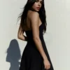 Mini-vestido com decote halter