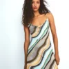 Mini-vestido com decote halter