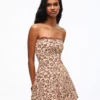 Mini-vestido com ombros à vista