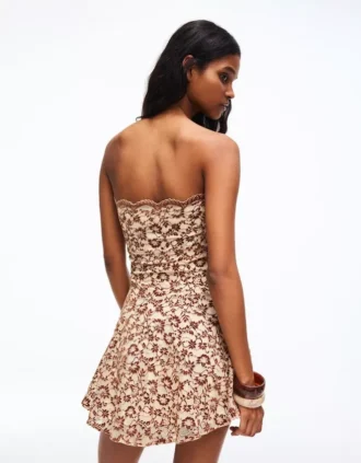 Mini-vestido com ombros à vista