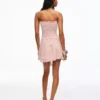 Mini-vestido com ombros à vista