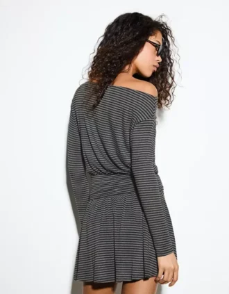 Mini-vestido de manga comprida com faixa