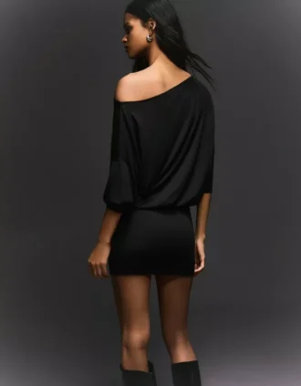 Mini-vestido de manga comprida com saia justa