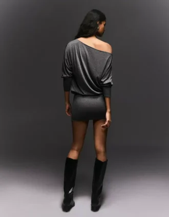 Mini-vestido de manga comprida com saia justa