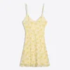 Mini-vestido floral de renda