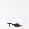 Mules com saltos altos e fivela – Mulher