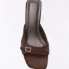 Mules com saltos altos e fivela – Mulher