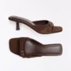 Mules com saltos altos e fivela – Mulher