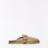 Sabot com detalhe de fivela