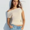 T-shirt assimétrica com cinto