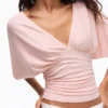 T-shirt com decote em V franzido – Mulher