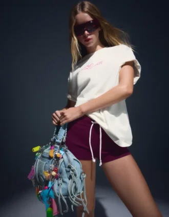 T-shirt com estampado da Zara Larsson