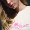 T-shirt com estampado da Zara Larsson