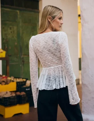 T-shirt com folhos de renda – #Bershkastyle – Mulher