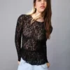 T-shirt de manga comprida com folhos em renda loira