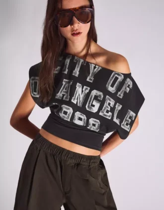 T-shirt de manga curta com estampado assimétrico