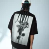 T-shirt de manga curta felpuda com estampado – T-shirts e camisas polo
