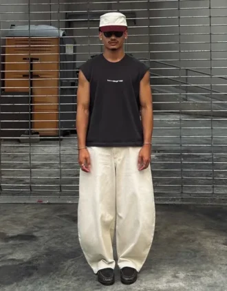 T-shirt sem mangas bordada