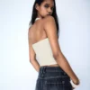 Top com alças e botões