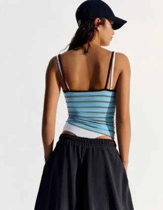 Top com alças e riscas contrastantes – Combo Wins %