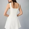 Vestido com saia em forma de campânula