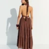 Vestido longo rústico com decote halter
