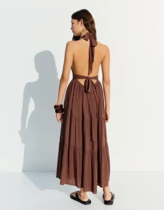 Vestido longo rústico com decote halter