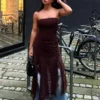 Vestido midi assimétrico com top bandeau em tule e renda